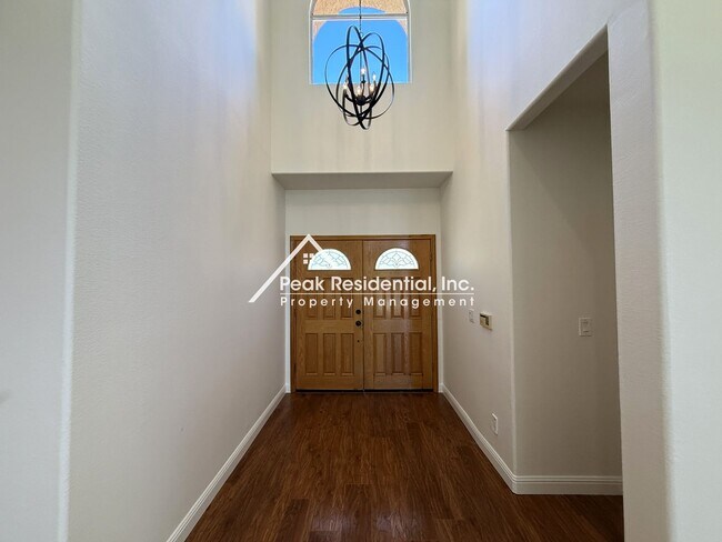 Foto del edificio - Beautiful Folsom 4bd/3ba Home with Pool!