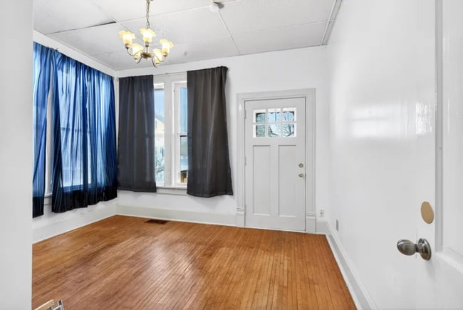 Foto del edificio - 328 E Fond du Lac St