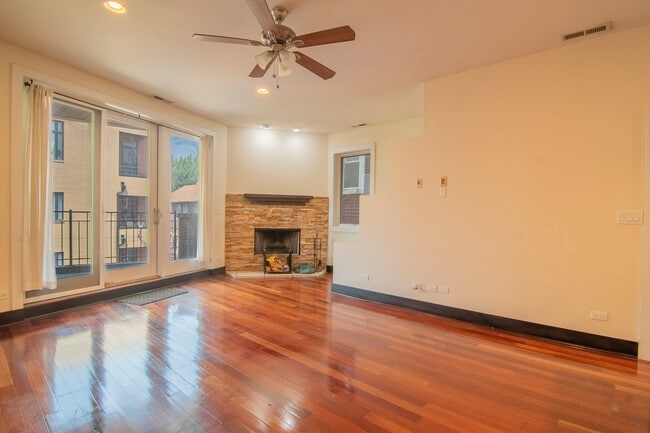 Building Photo - 1531 W Fry St
