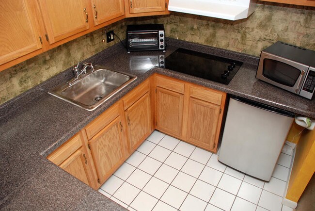 Kitchen - 5820 Oakwood Dr