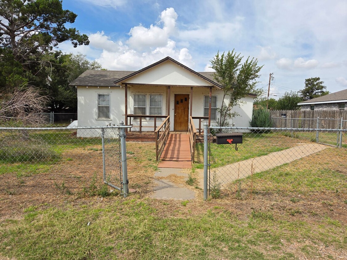 Primary Photo - 3 Bedroom Home with Large Fenced Yard Avai...