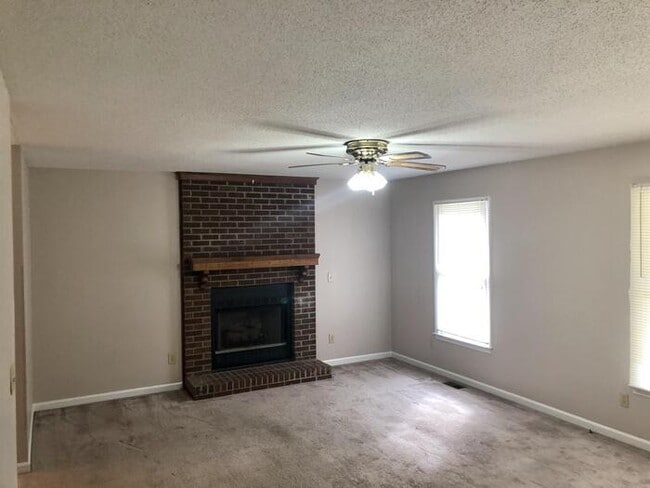 Foto del edificio - 296 Park Ln