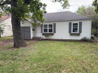 Building Photo - 608 N Parkwood Ln