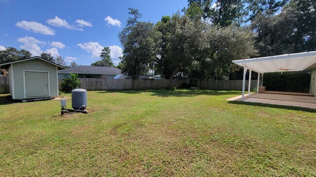 Foto del edificio - 6329 Hemlock Rd