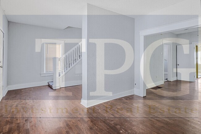 Foto del edificio - 6821 Bales Ave