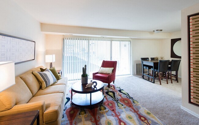 Foto del edificio - Woods at Addison