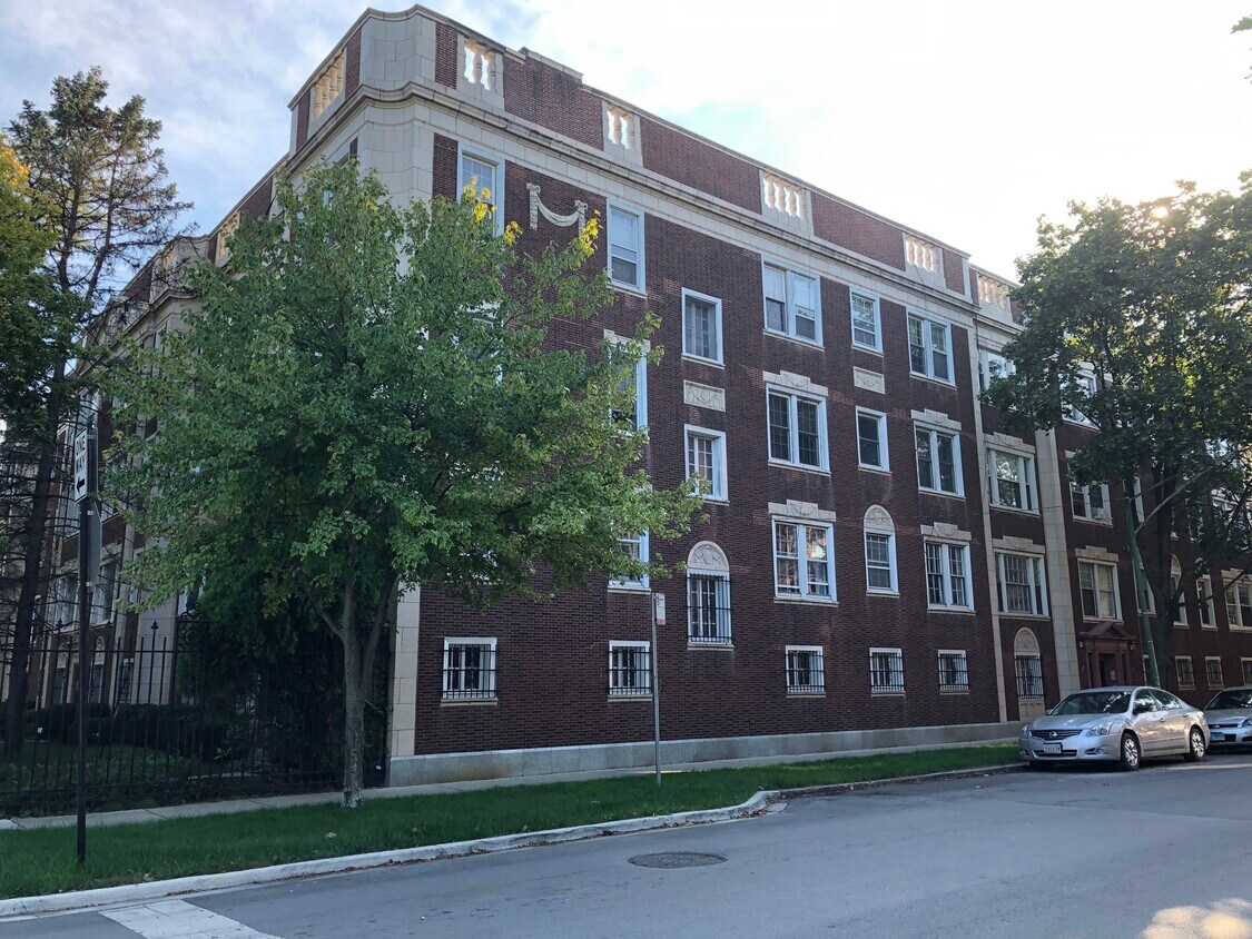 Foto principal - 841 E 49th St