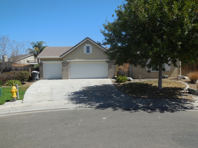 Building Photo - North Merced: Spacious end of cul-de-sac 4...