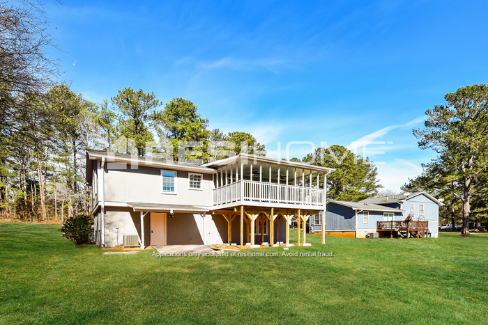 Building Photo - 449 Bell Road Se