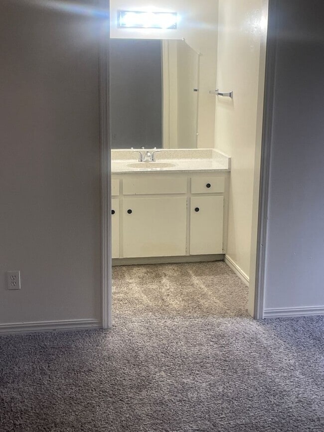 Building Photo - 5126 S Delaware Pl