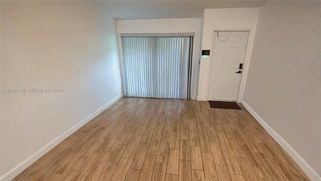 Foto del edificio - 2566 N Nob Hill Rd