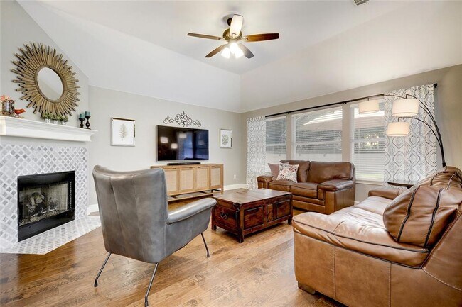 Building Photo - 3932 Sendero Dr