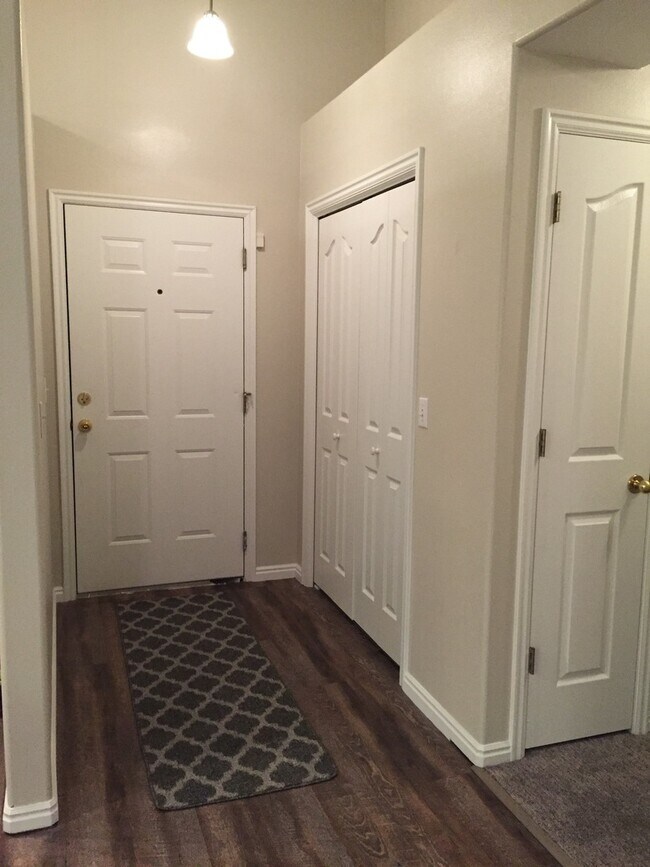 Building Photo - Country Woods Condo