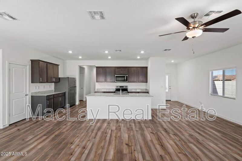 Building Photo - 627 N Crowned Dove Trail