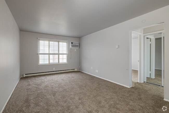 2BR, 1BA - 900SF - Living Room - Mulberry Row Apartments