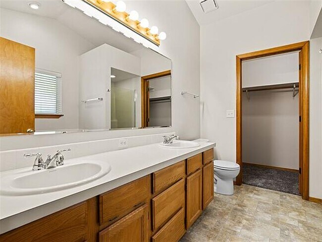Building Photo - Noble Fir Ave beautiful home