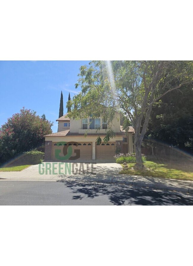 Foto del edificio - Beautiful 4 Bedroom, 3 Bathroom Home in Tr...