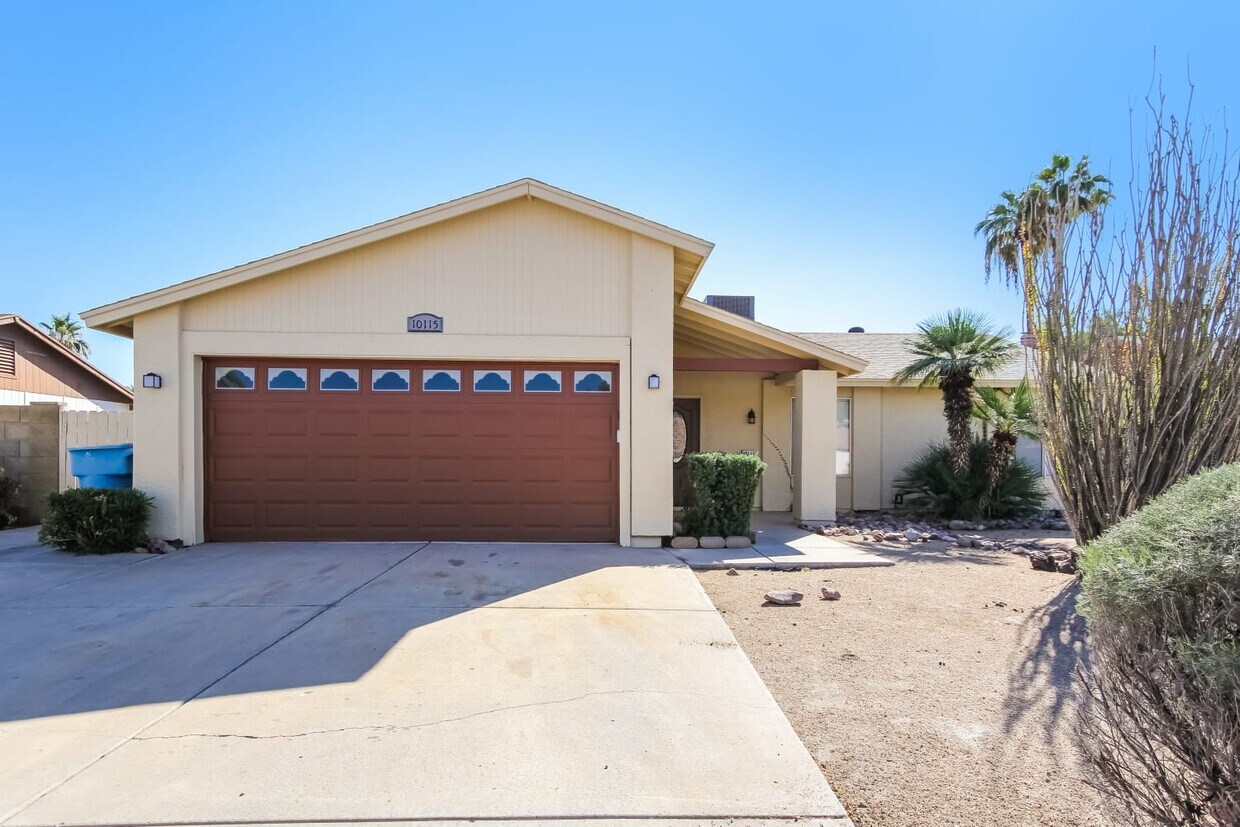 Primary Photo - 10115 W Sells Dr