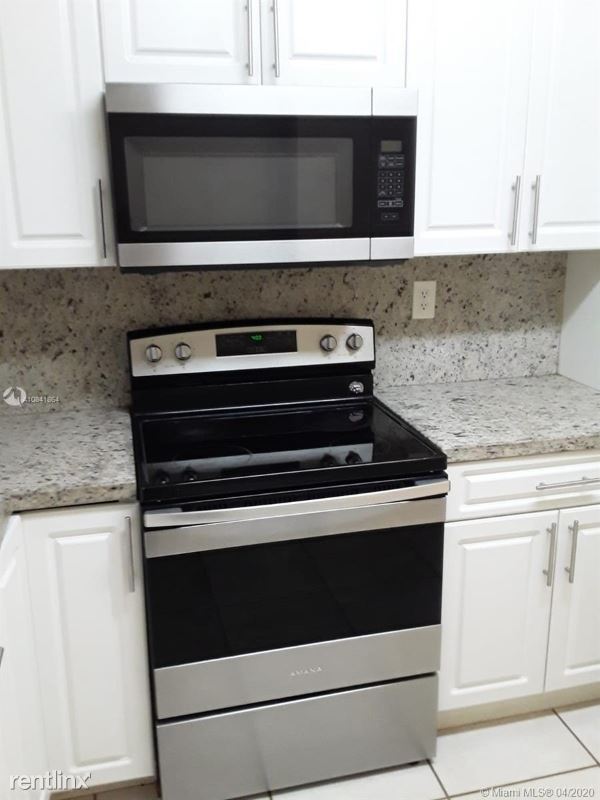 Building Photo - 3 br, 2 bath Apartment - 2526 NW 29th St