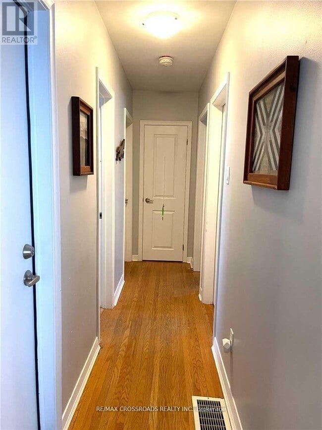 Building Photo - 89 Ottaway Ave