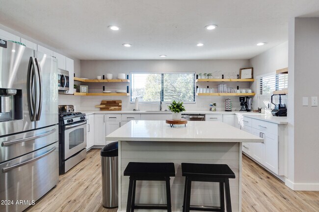 Building Photo - 209 W Estate Ln