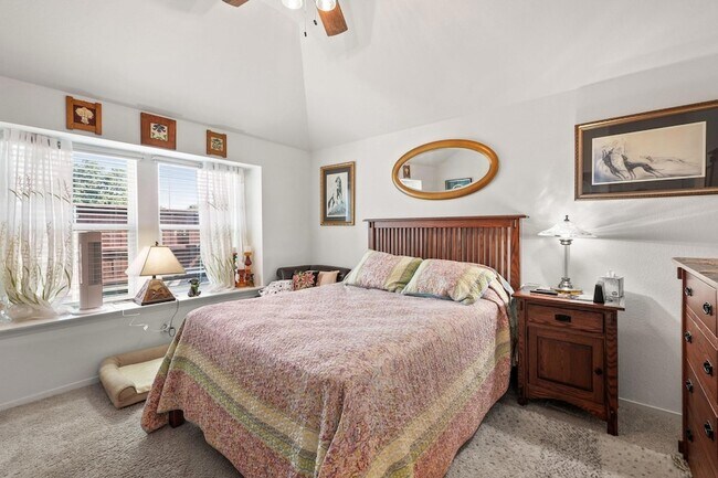 Foto del edificio - 128 Riverhill Dr