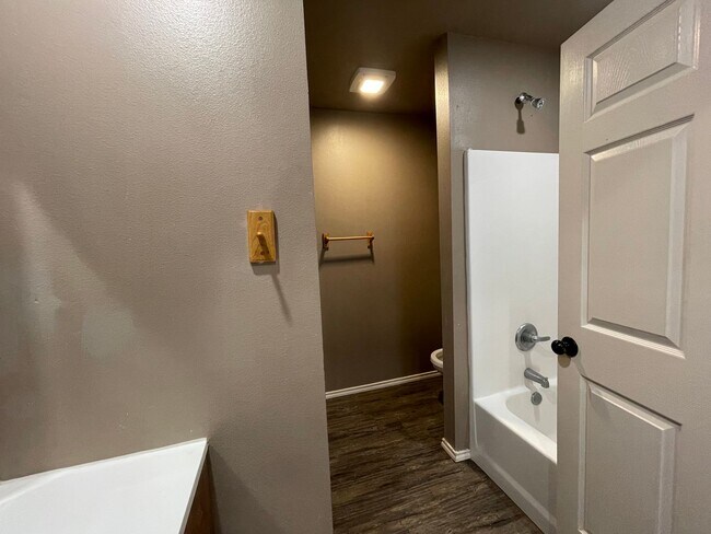 Foto del edificio - CBS 2807 East 2nd Street