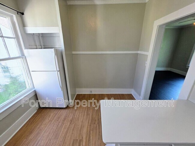 Foto del edificio - 217 W Belmont St