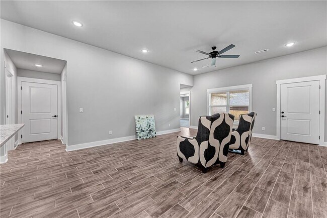 Building Photo - 55 Watson Ln