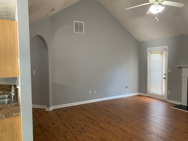 Building Photo - 420 Spring Lake Ter