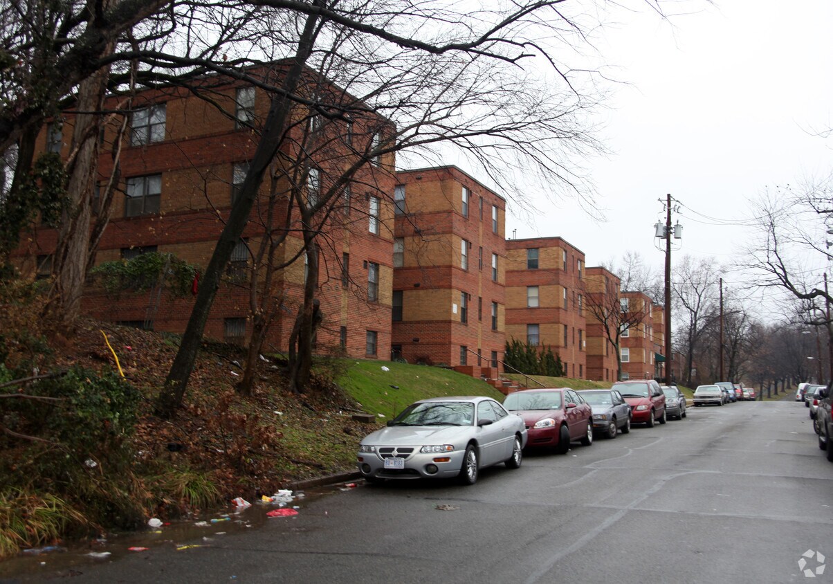 Building Photo - 3719 2nd St SE