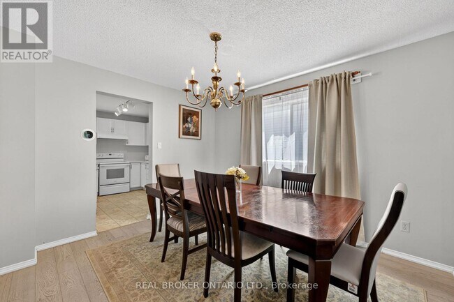 Photo du bâtiment - 1895 Applewood Ave