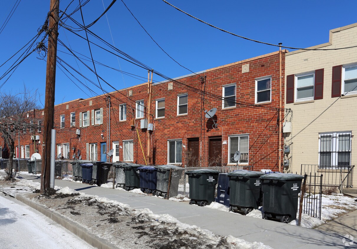 Building Photo - 974-974 Mount Olivet Rd NE