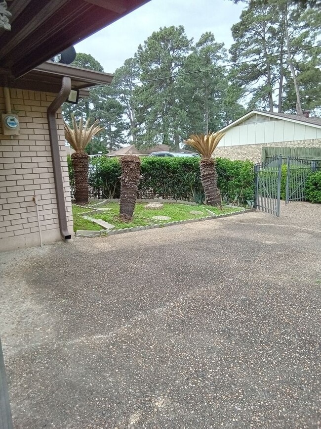 Building Photo - ***SOUTHERN HILLS***