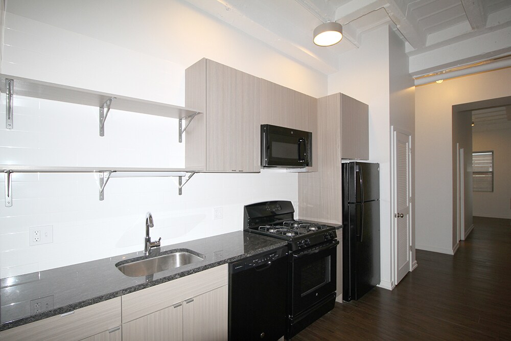 Primary Photo - 5716 N Winthrop Ave