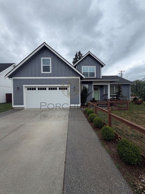 Building Photo - 2102 Snowbush St
