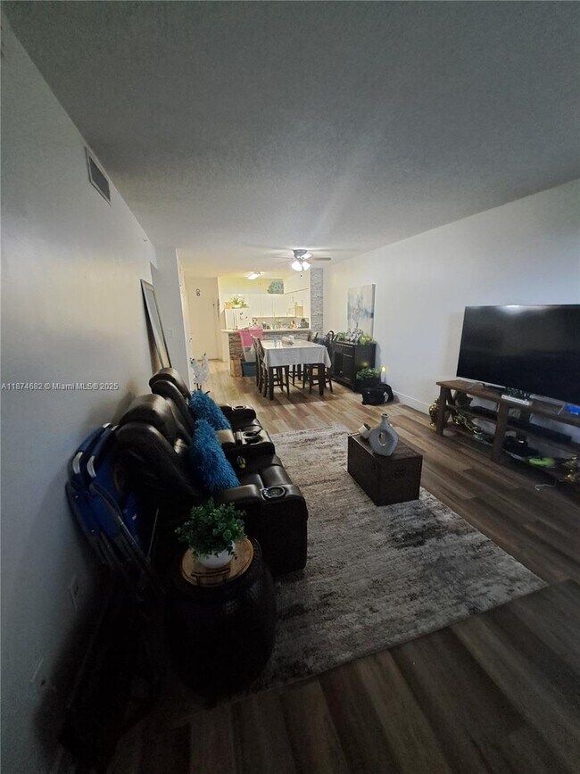 Foto del edificio - 5091 NW 7th St