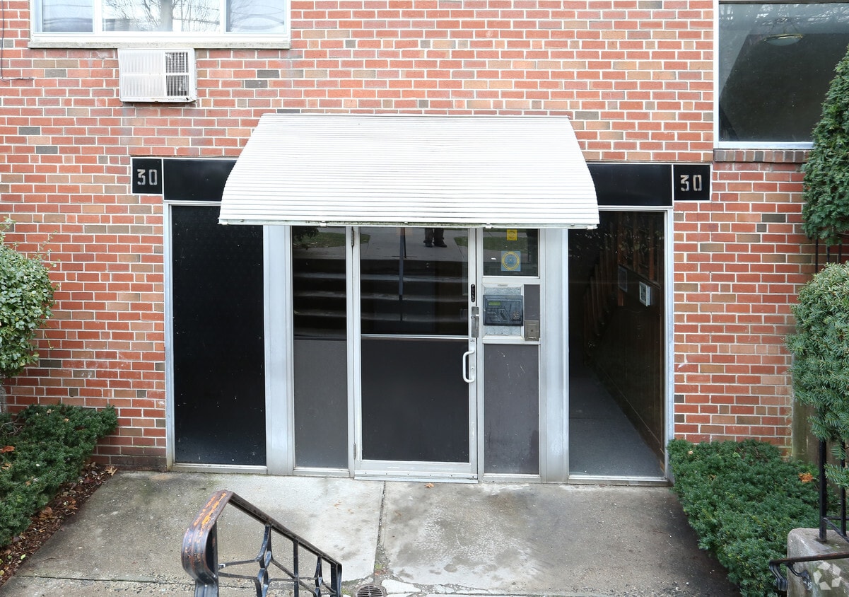 Entrance - SBM Evergreen LLC 30