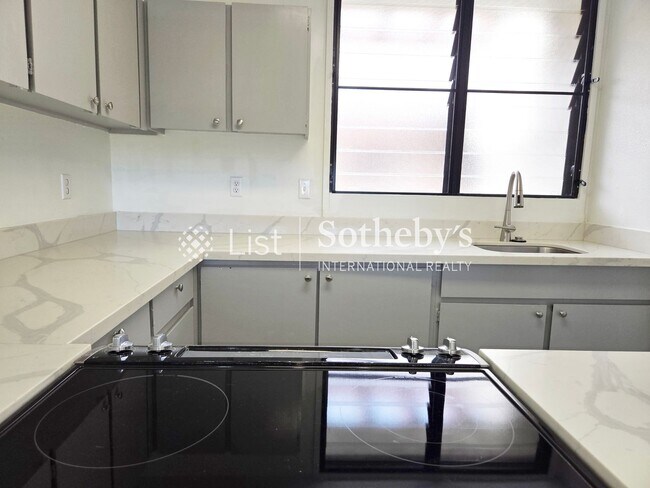 Building Photo - Poinciana Manor #430 | Kailua, HI