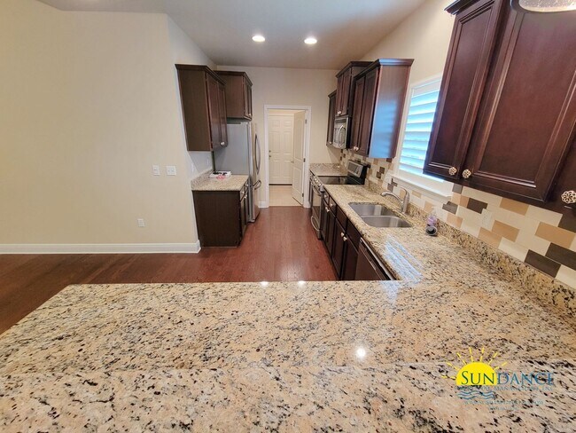 Building Photo - Stunning 4 bedroom located in the desirabl...