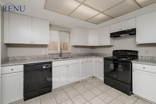 Foto del edificio - Now Available!