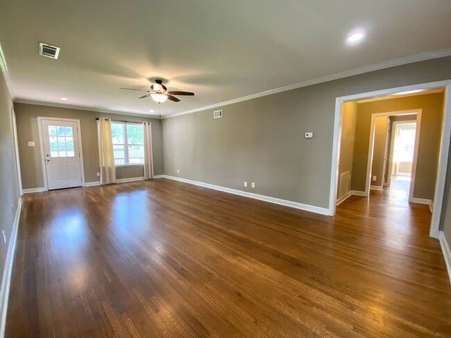 Building Photo - Nicely updated home in High Point Terrace