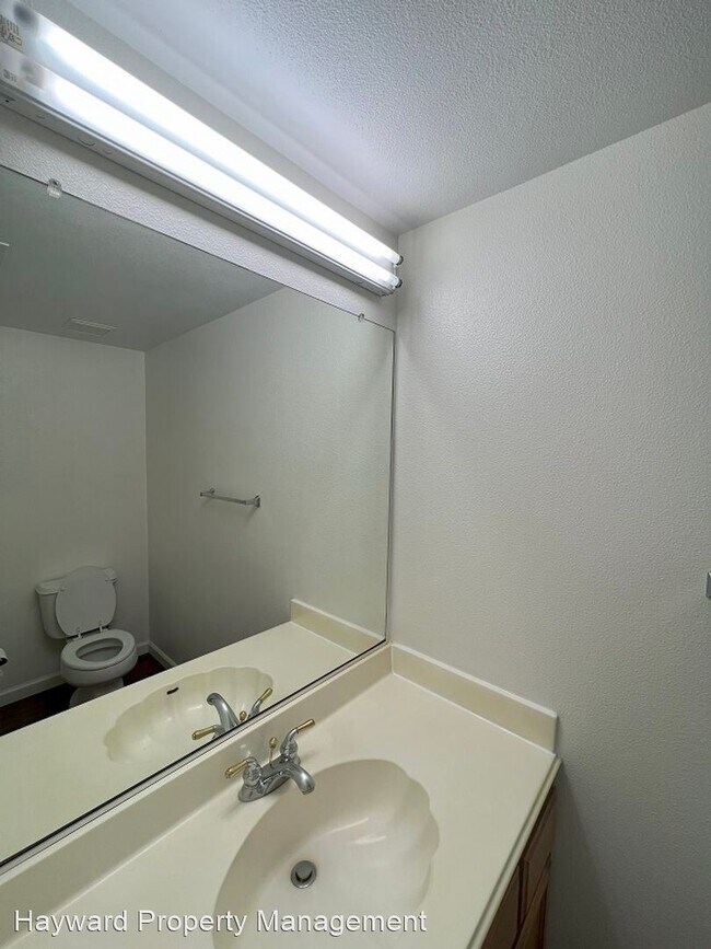 Building Photo - 2 br, 2.5 bath House - 3444 Dayton Common