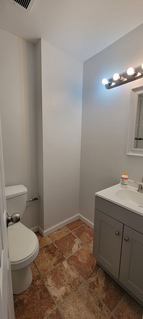Foto del edificio - 9479 Woodbridge Rd.