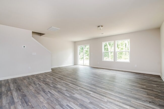 Building Photo - 1058 Manor Dr