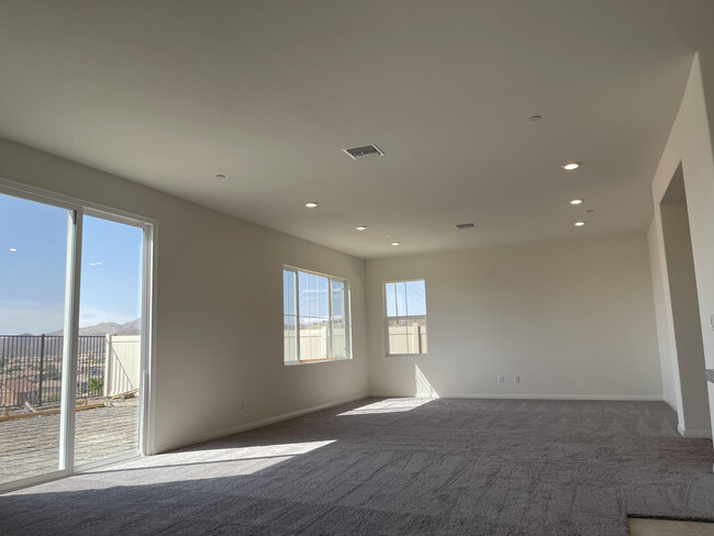 Building Photo - 17600 Collier Ave