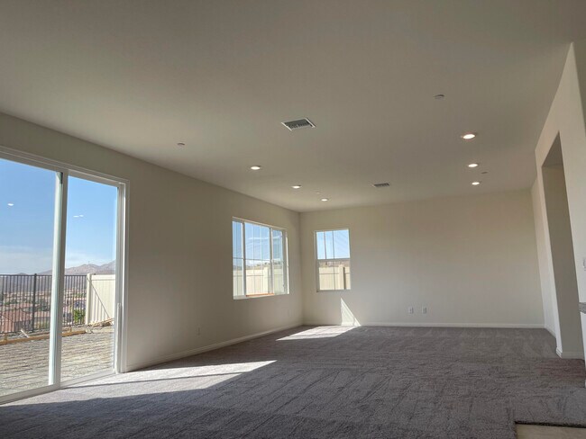 Foto del edificio - 17600 Collier Ave
