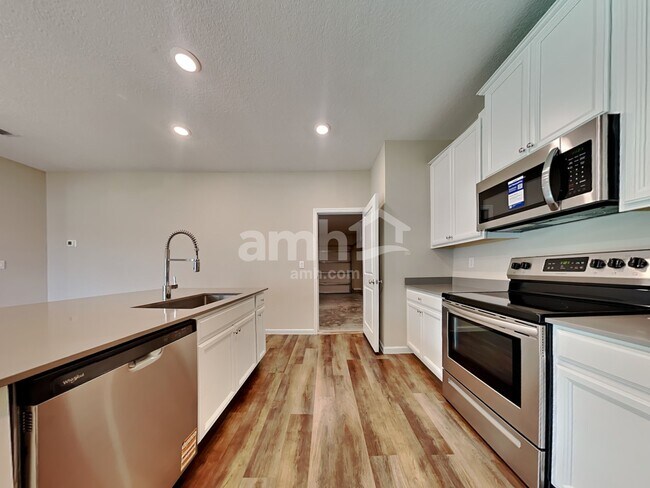 Foto del edificio - 219 Hemlock Pt