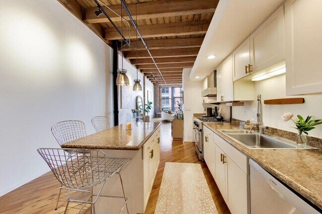 Foto del edificio - 616 W Fulton St