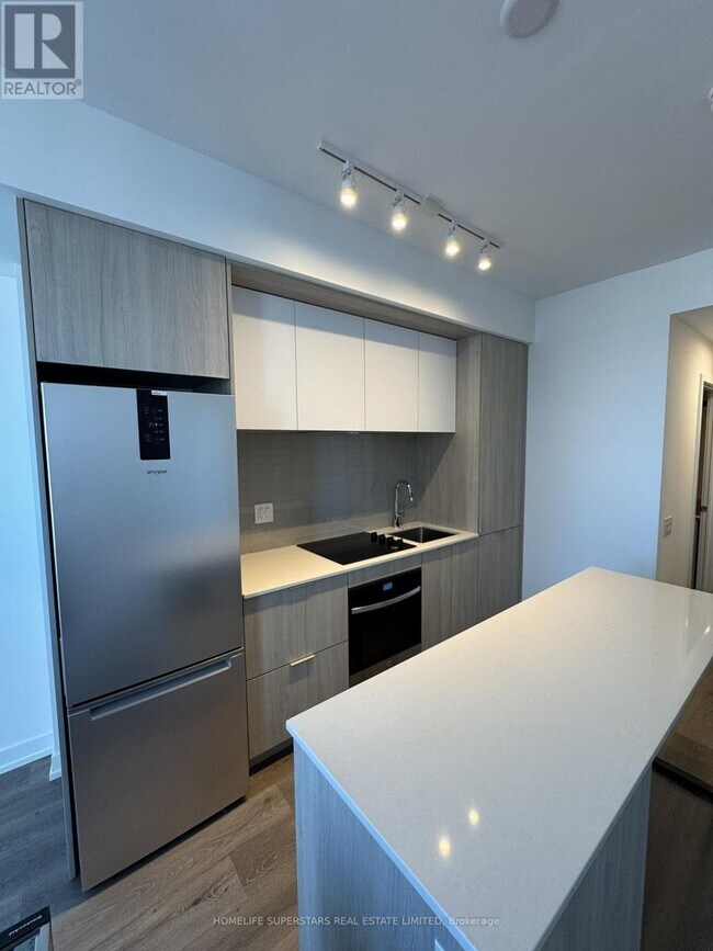 Building Photo - 395 Square One Dr